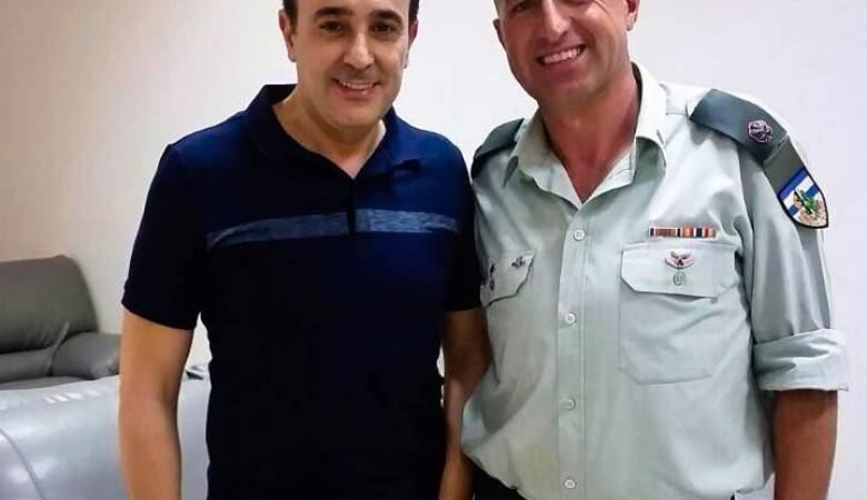 حقيقة صورة صابر الرباعي مع الجندي الاسرائيلي 